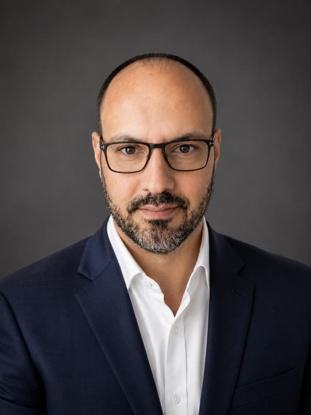 Portrait of Morris Stern, technology executive and advisor based in Winnipeg